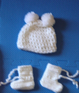 Minnie/Mickey Hat and Booties